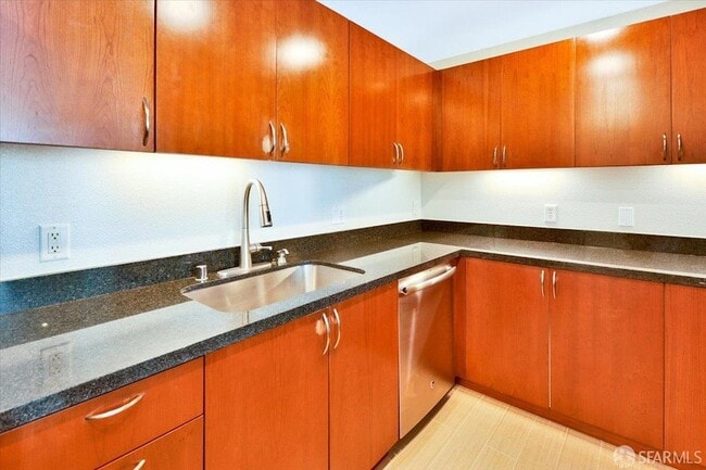 Photo - 88 King St Unit 619