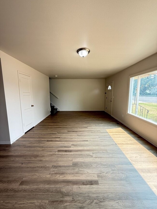 Building Photo - 1402/1404 Swift Blvd. Unit 1404