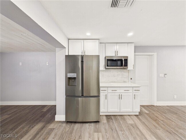 Photo - 567 13th St N