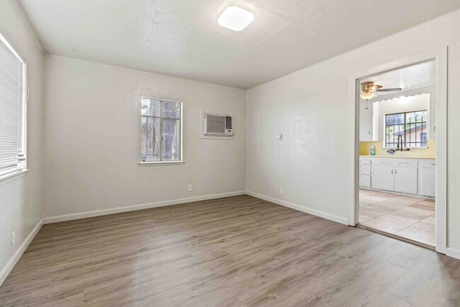 Photo - 2 bedroom / 1 bathroom available for rent ...