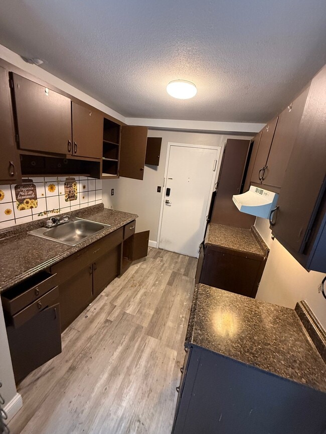 Building Photo - 50 Gillett St Unit D1