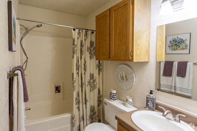 1BR, 1BA - 650 SF