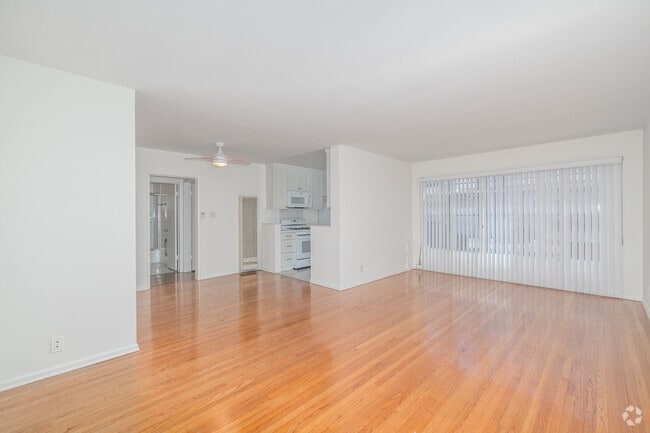 1BR, 1BA - 750SF - Living Room