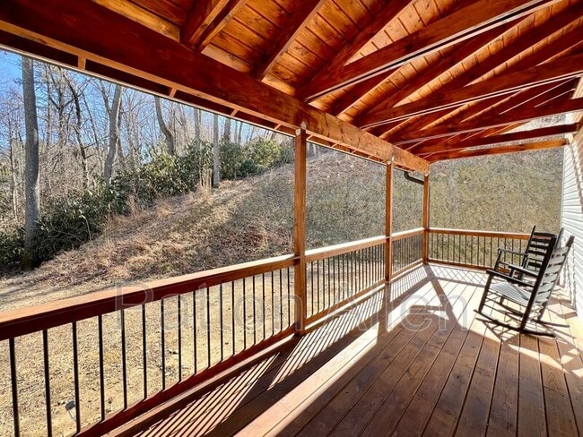 Photo - 305 Glenn Bridge Rd