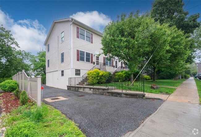 Building Photo - 60 Remington Pl Unit 1 Rental