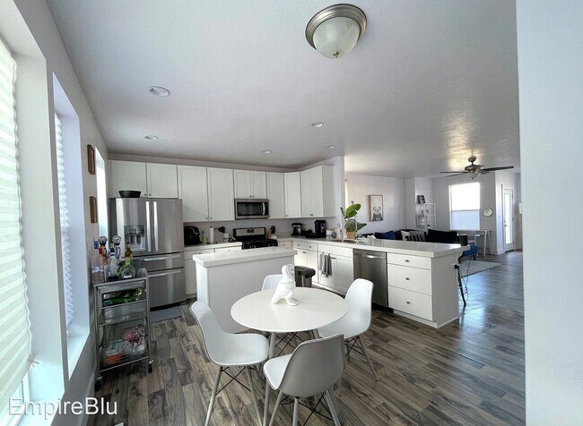 3 br, 2.5 bath House - 1766 W Dalmeny Way - 3 br, 2.5 bath House - 1766 W Dalmeny Way