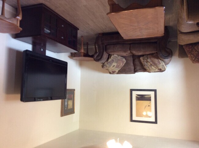 Photo - 2011 N Van Ness Ave