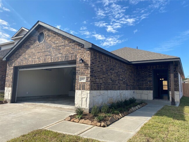 Photo - 802 Faison Ct