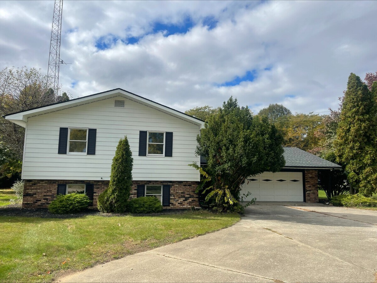 309 Eastern Star Dr House House Rental in Middlebury, IN