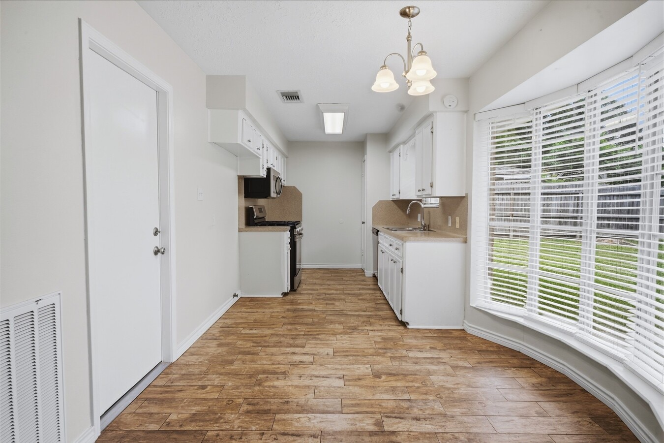 Photo - 182 Greenleaf Ln