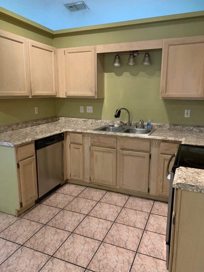 Photo - 1044 Henson Ct