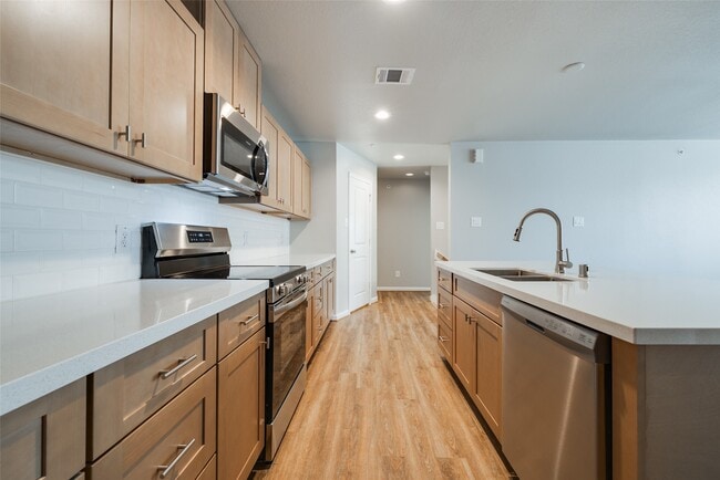 Building Photo - 211 Pk Pl Cir Unit D