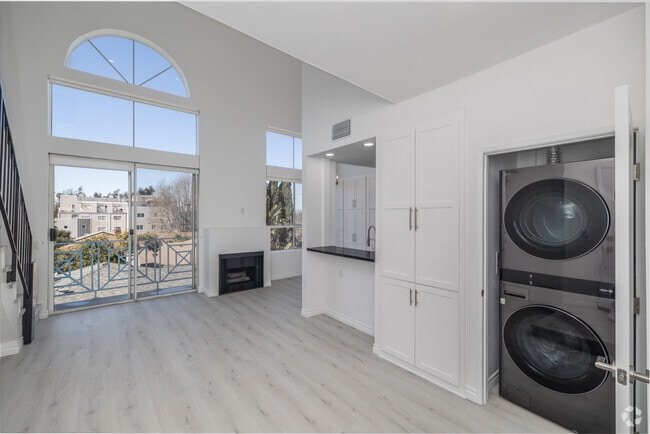 3BR, 3BA - 1,275SF - Living Room - 6730 W 86th Pl