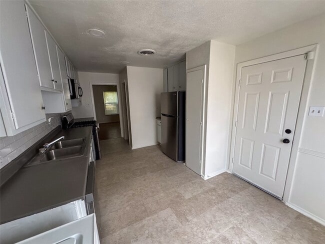 Photo - 60 Pershing Dr Unit A