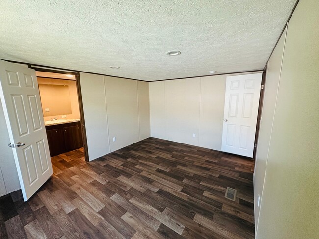 Photo - 9477 Lansdowne Rd