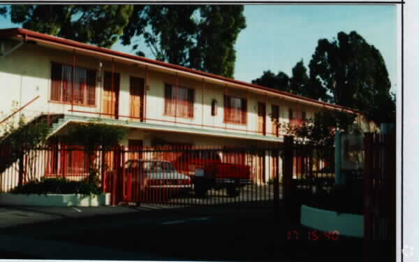 Metro West Apartments - Metro West Apartments