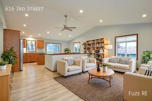 Photo - 616 N 3rd St