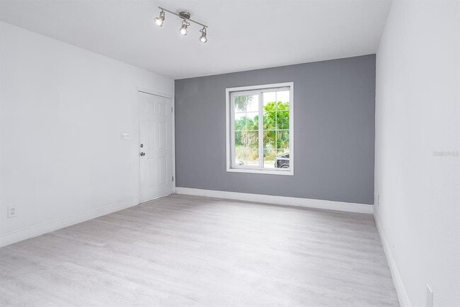 Photo - 519 Williams St