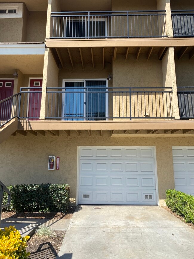 Building Photo - 505 San Pasqual Valley Rd