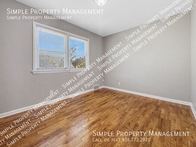 Photo - 535 Howard St SE