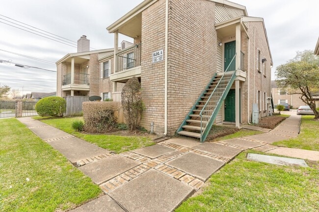 Building Photo - 14600 Fonmeadow Dr Unit 107 Rental