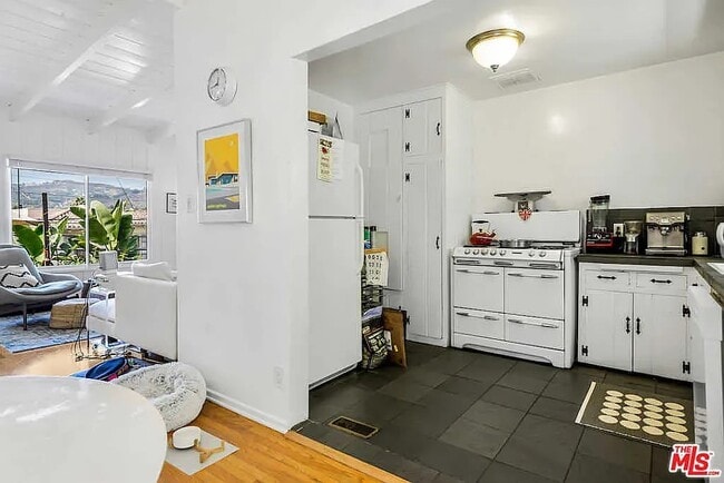Photo - 2132 Vine St