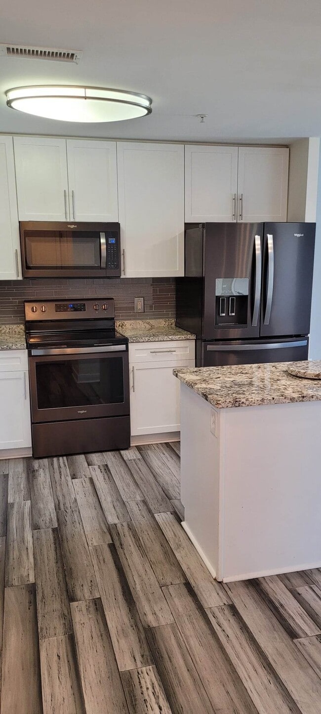 Photo - 155 Potomac Psge Unit 914