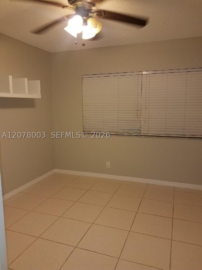 Photo - 220 Lakeview Dr Unit 105
