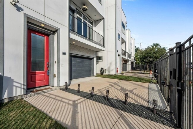 Photo - 6106 Clarkson Ln