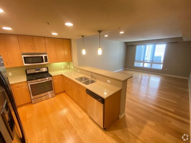 Building Photo - Advent - Low Deposit In-Unit Laundry Condo...
