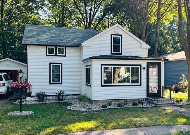 Building Photo - Single Family home in Edwardsburg