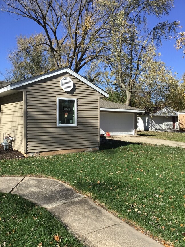 255 Minocqua St