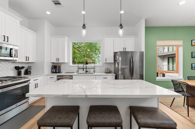 Photo - 3030 Live Oak St