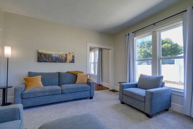 408 NE Douglas St Unit SI ID1572390P