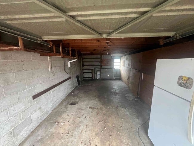 Photo - 817 Moulton St E Unit B