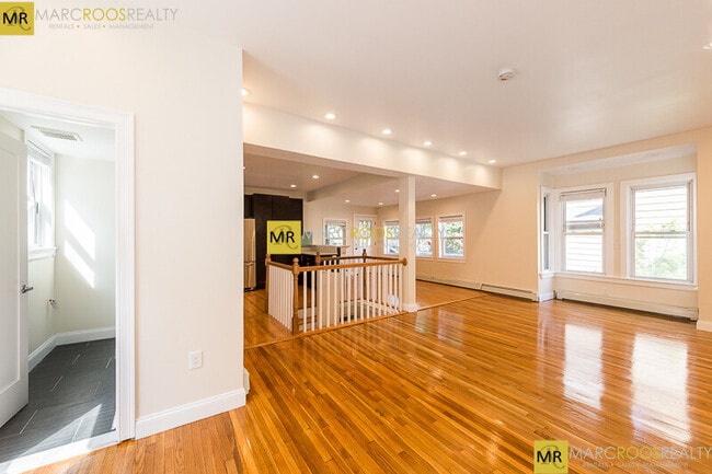 Photo - 128 Monument St