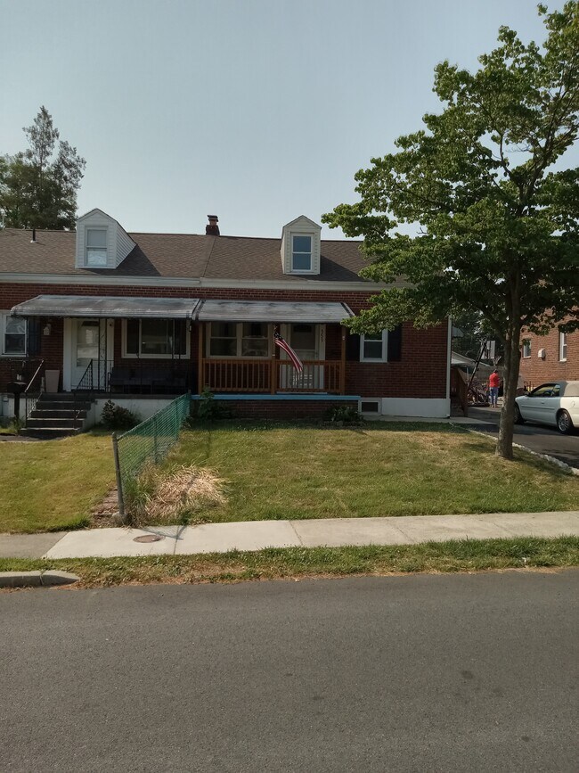 Photo - 959 Kingsman Rd House