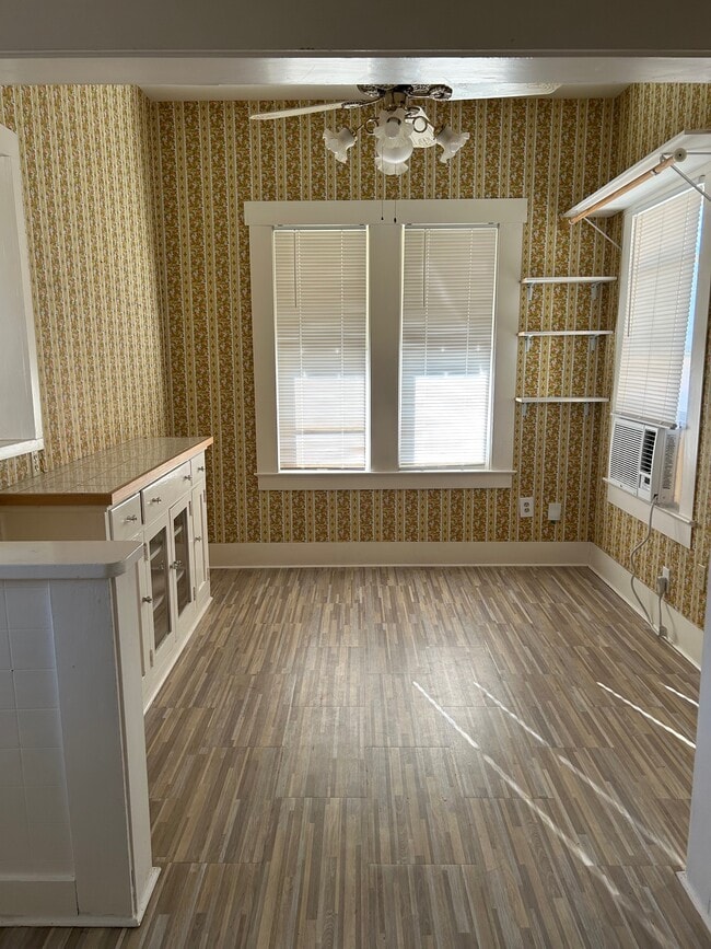 Photo - 523 E Elm St