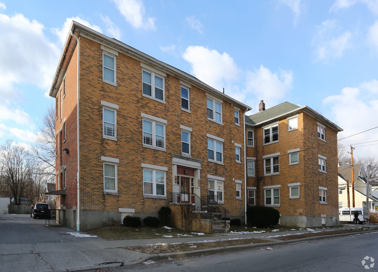 Photo - 166-172 Winnikee Ave