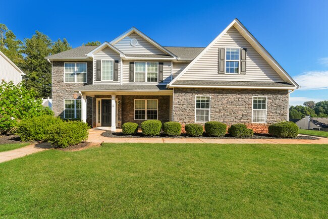 Building Photo - 49 Windcrest Dr