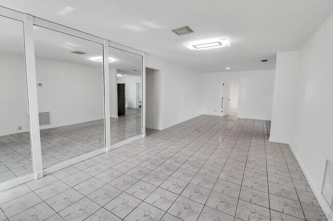 Photo - 2233 NW 3rd Ave