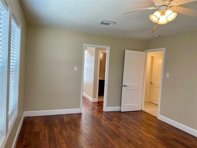 Building Photo - 1635 Chippendale Rd