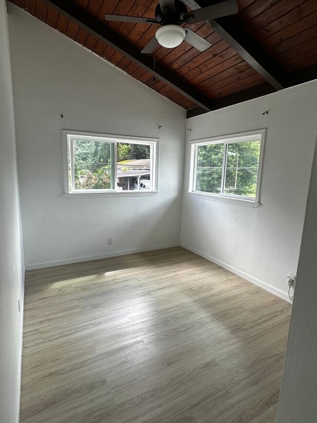 Photo - Upstairs 2 bedroom duplex in Kaneohe! 2 parking!