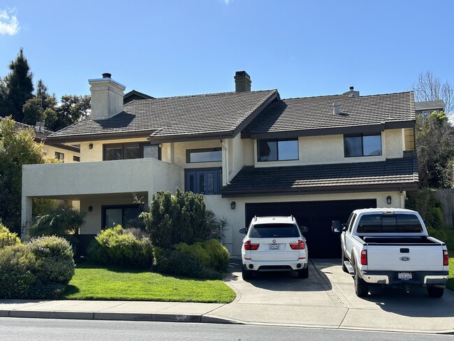 Building Photo - 815 Mirada Dr