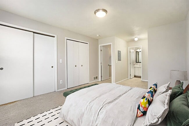 Photo - The Vista Apartments and Townhomes