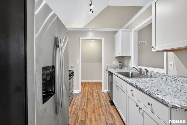 Photo - 198 Lakeview Dr