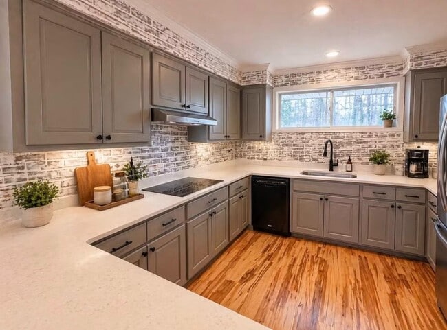323 Forrest Glen Rd