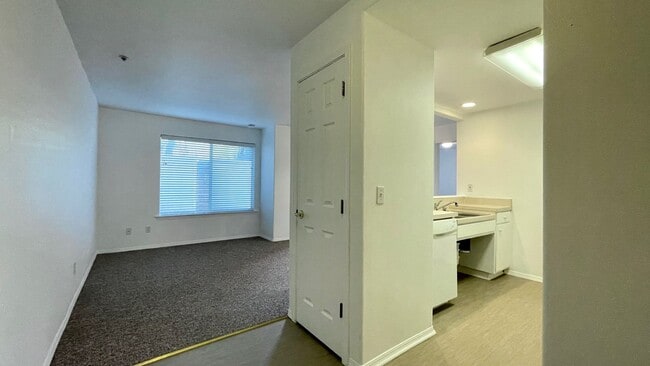3053 S Higuera St Unit #06