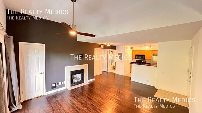 Photo - 415 Lakepointe Dr