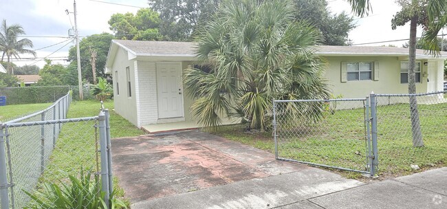 Building Photo - 151 NE 185th Terrace Rental